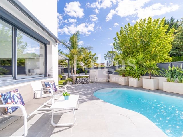 3 chambre Villa/Maison à vendre à Empuriabrava, Castelló d'Empúries avec piscine garage - 725 000 € (Ref: 9375305)