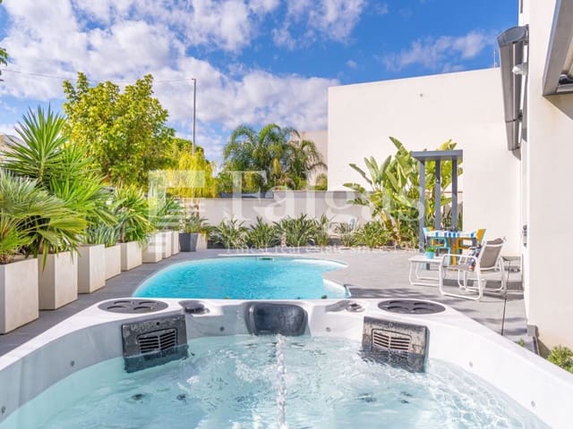 3 chambre Villa/Maison à vendre à Empuriabrava, Castelló d'Empúries avec piscine garage - 725 000 € (Ref: 9375305)