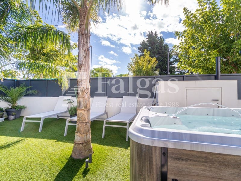 3 soveværelse Villa til salg i Empuriabrava med swimmingpool garage - € 725.000 (Ref: 9375305)