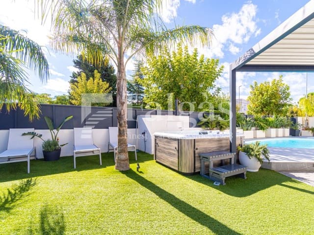 3 chambre Villa/Maison à vendre à Empuriabrava, Castelló d'Empúries avec piscine garage - 725 000 € (Ref: 9375305)