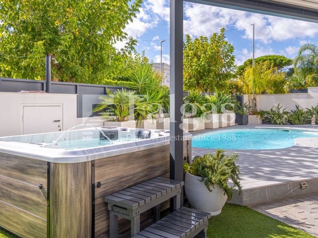 3 chambre Villa/Maison à vendre à Empuriabrava, Castelló d'Empúries avec piscine garage - 725 000 € (Ref: 9375305)