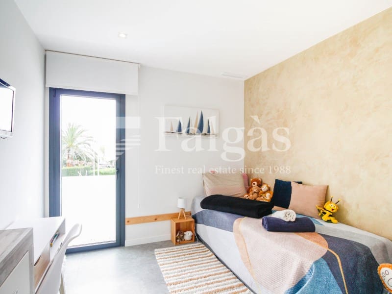 3 chambre Villa/Maison à vendre à Empuriabrava avec piscine garage - 725 000 € (Ref: 9375305)