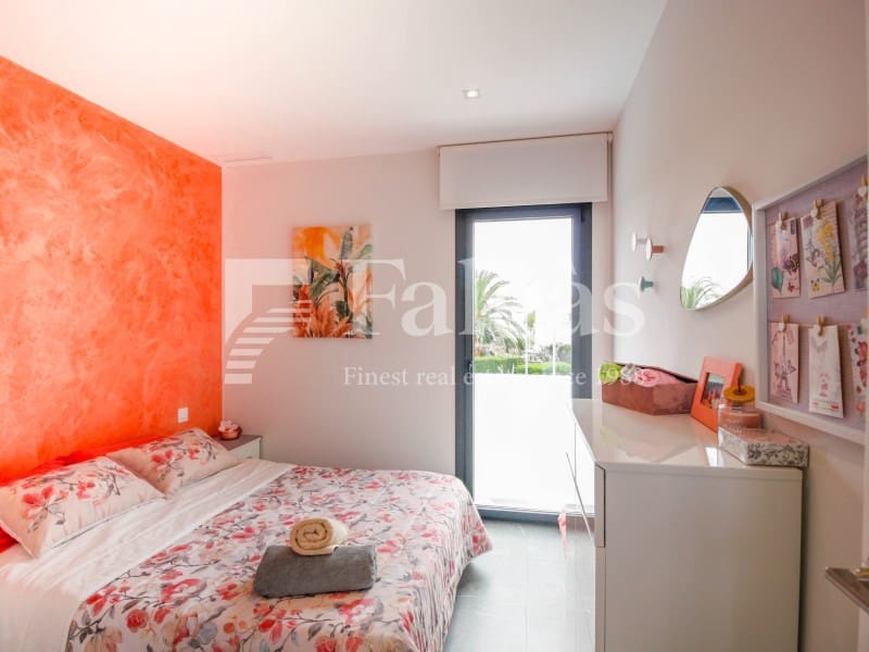 3 chambre Villa/Maison à vendre à Empuriabrava avec piscine garage - 725 000 € (Ref: 9375305)