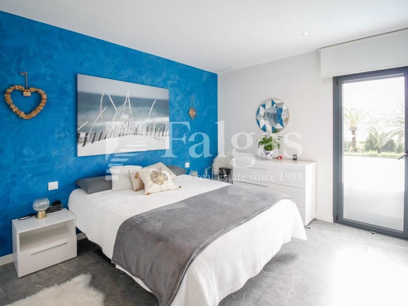 3 chambre Villa/Maison à vendre à Empuriabrava avec piscine garage - 725 000 € (Ref: 9375305)