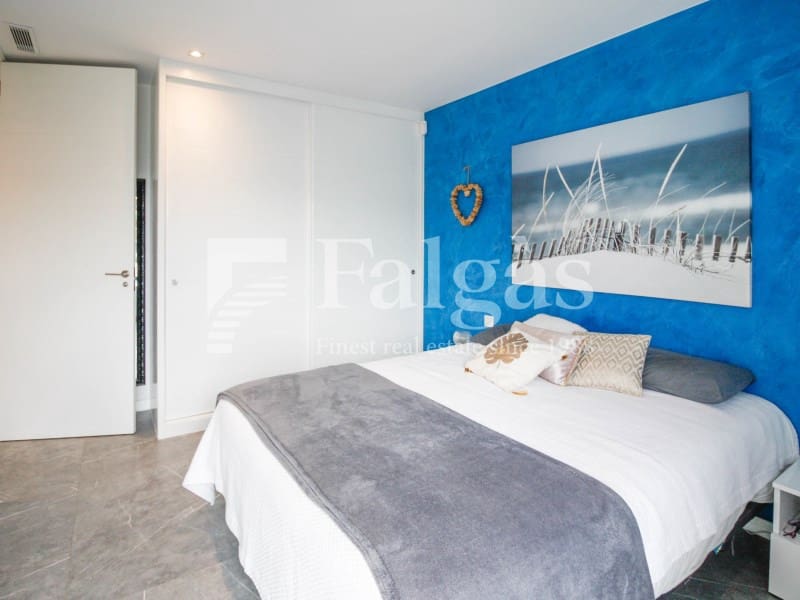 3 chambre Villa/Maison à vendre à Empuriabrava avec piscine garage - 725 000 € (Ref: 9375305)