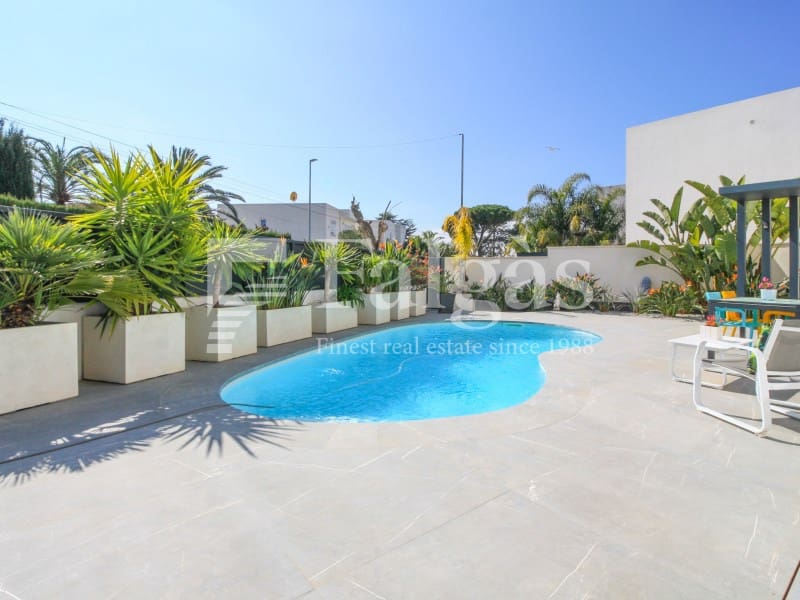 3 chambre Villa/Maison à vendre à Empuriabrava avec piscine garage - 725 000 € (Ref: 9375305)