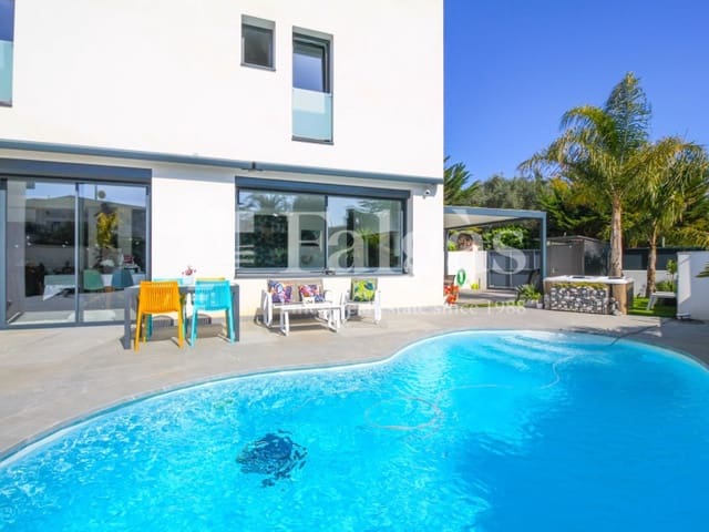 3 makuuhuone Huvila myytävänä paikassa Empuriabrava, Castelló d'Empúries mukana uima-altaan 
autotalli - 725 000 € (Ref: 9375305)