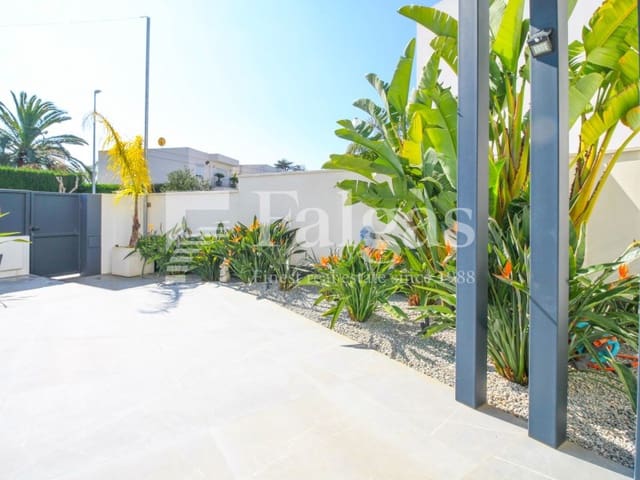 3 makuuhuone Huvila myytävänä paikassa Empuriabrava, Castelló d'Empúries mukana uima-altaan 
autotalli - 725 000 € (Ref: 9375305)