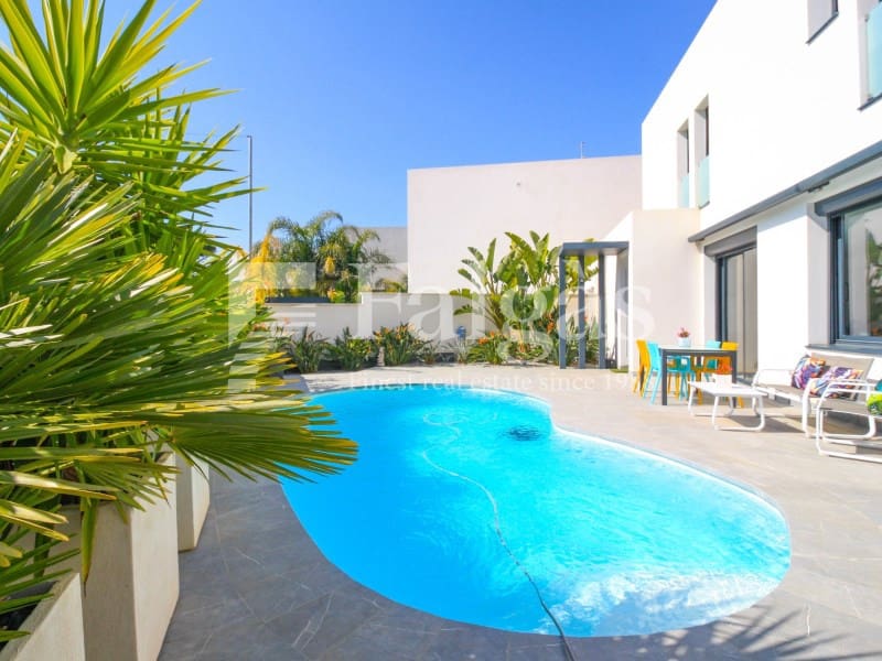 3 chambre Villa/Maison à vendre à Empuriabrava avec piscine garage - 725 000 € (Ref: 9375305)