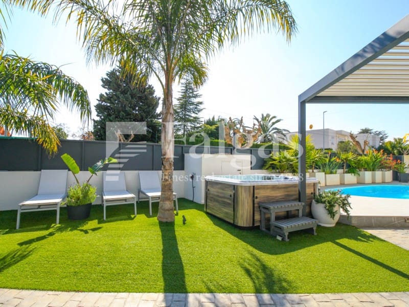 3 chambre Villa/Maison à vendre à Empuriabrava avec piscine garage - 725 000 € (Ref: 9375305)