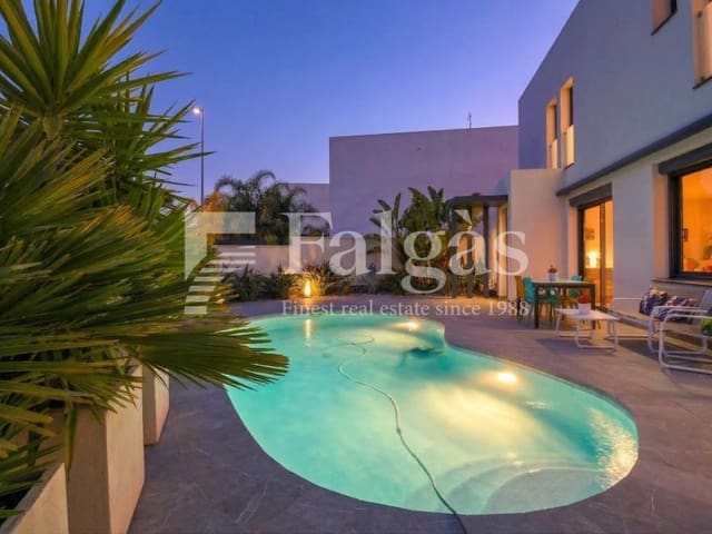 3 soverom Villa til salgs i Empuriabrava, Castelló d'Empúries med svømmebasseng garasje - € 725 000 (Ref: 9375305)