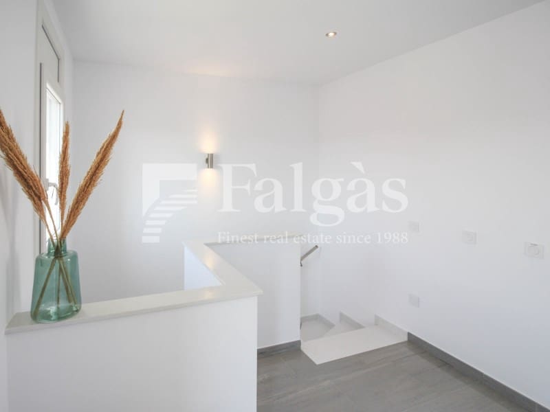 3 soveværelse Semi-Rækkehus til salg i Empuriabrava med garage - € 375.000 (Ref: 9375307)