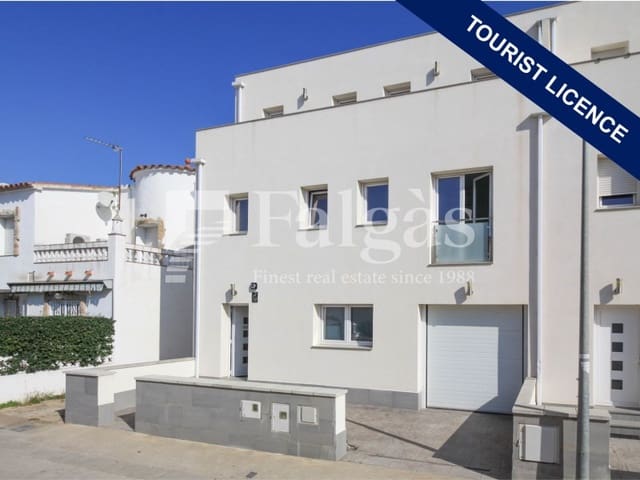 Pareado de 3 habitaciones en Empuriabrava, Castelló d'Empúries en venta con garaje - 375.000 € (Ref: 9375307)