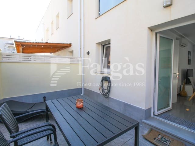Pareado de 3 habitaciones en Empuriabrava, Castelló d'Empúries en venta con garaje - 375.000 € (Ref: 9375307)