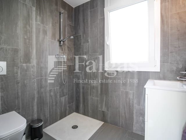 Pareado de 3 habitaciones en Empuriabrava, Castelló d'Empúries en venta con garaje - 375.000 € (Ref: 9375307)