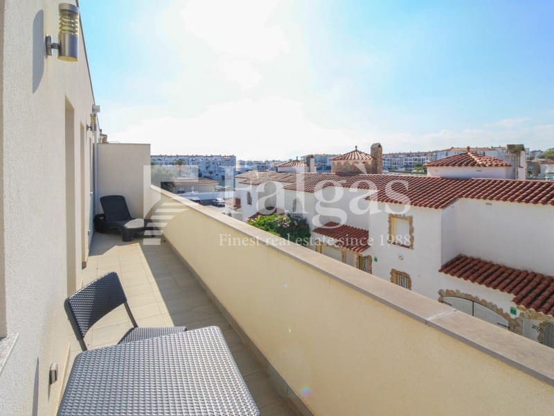 3 soveværelse Semi-Rækkehus til salg i Empuriabrava med garage - € 375.000 (Ref: 9375307)