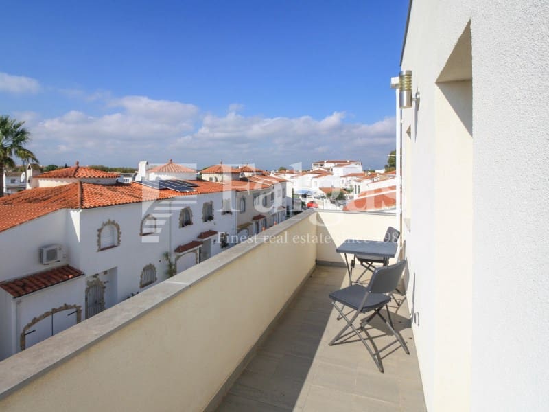 3 soveværelse Semi-Rækkehus til salg i Empuriabrava med garage - € 375.000 (Ref: 9375307)