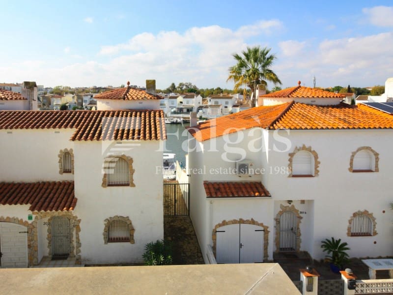 3 soveværelse Semi-Rækkehus til salg i Empuriabrava med garage - € 375.000 (Ref: 9375307)