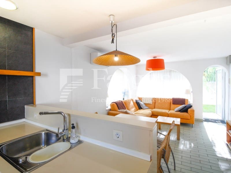 7 sovrum Villa till salu i Empuriabrava med garage - 495 000 € (Ref: 9375309)