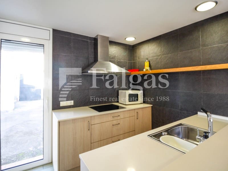 7 sovrum Villa till salu i Empuriabrava med garage - 495 000 € (Ref: 9375309)