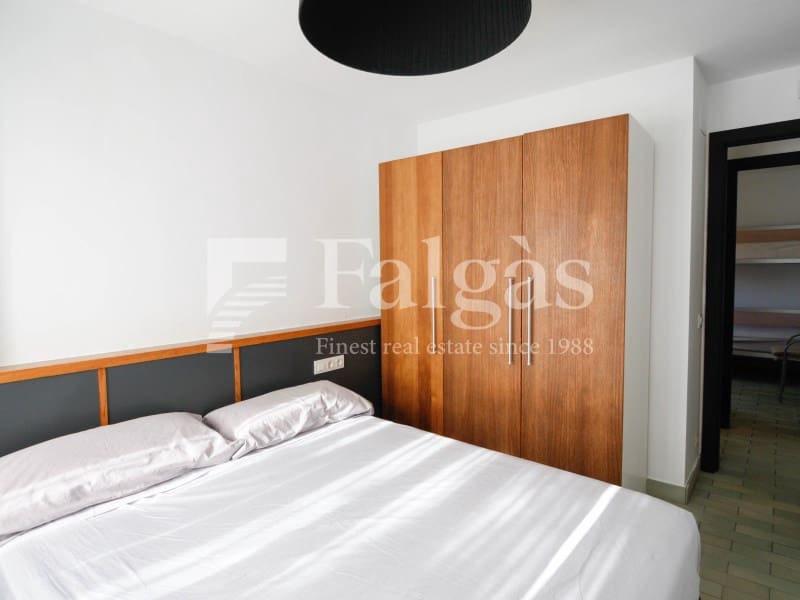 7 sovrum Villa till salu i Empuriabrava med garage - 495 000 € (Ref: 9375309)