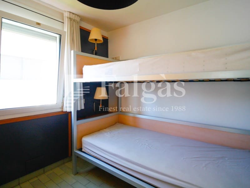 7 sovrum Villa till salu i Empuriabrava med garage - 495 000 € (Ref: 9375309)