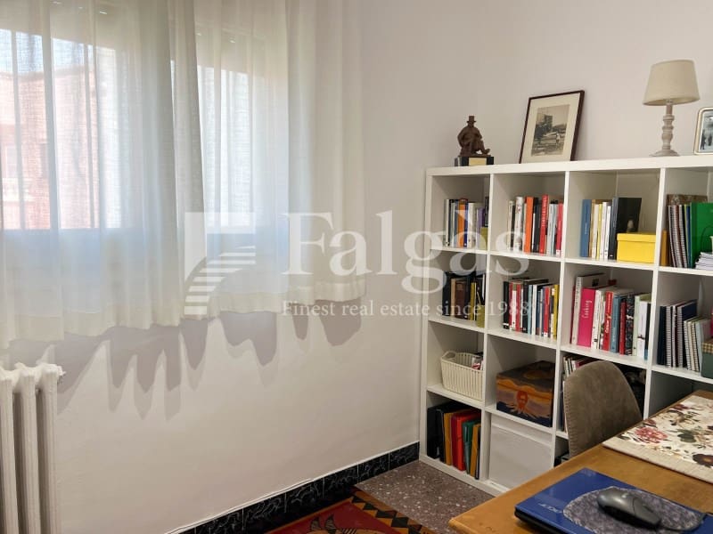 7 sovrum Villa till salu i Empuriabrava med garage - 495 000 € (Ref: 9375309)