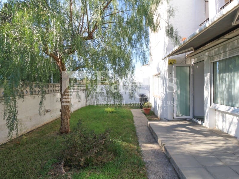 7 sovrum Villa till salu i Empuriabrava med garage - 495 000 € (Ref: 9375309)