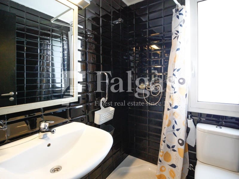 7 sovrum Villa till salu i Empuriabrava med garage - 495 000 € (Ref: 9375309)