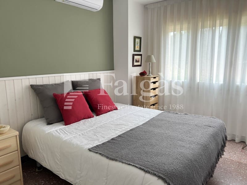 7 sovrum Villa till salu i Empuriabrava med garage - 495 000 € (Ref: 9375309)