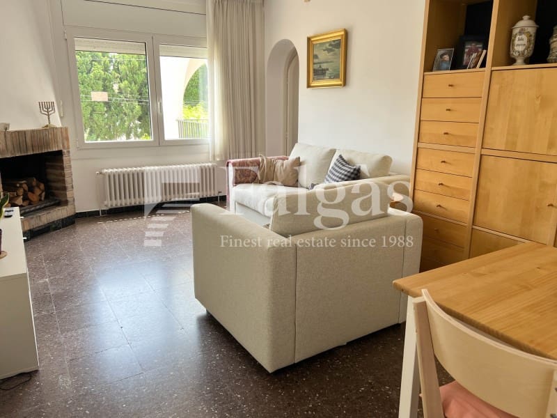 7 sovrum Villa till salu i Empuriabrava med garage - 495 000 € (Ref: 9375309)