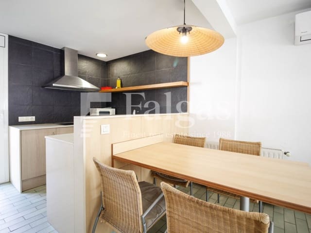 7 sovrum Villa till salu i Empuriabrava, Castelló d'Empúries med garage - 495 000 € (Ref: 9375309)