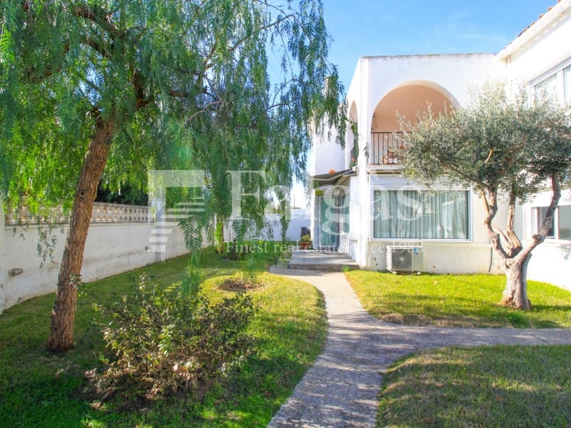 7 sovrum Villa till salu i Empuriabrava med garage - 495 000 € (Ref: 9375309)