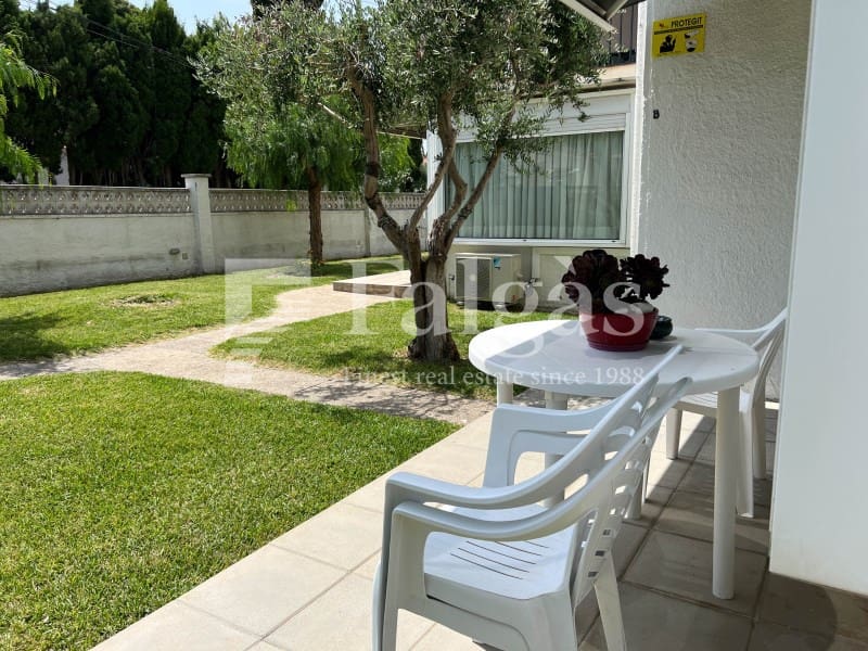 7 sovrum Villa till salu i Empuriabrava med garage - 495 000 € (Ref: 9375309)