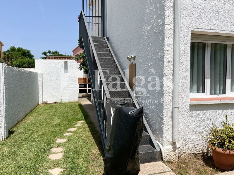 7 sovrum Villa till salu i Empuriabrava med garage - 495 000 € (Ref: 9375309)