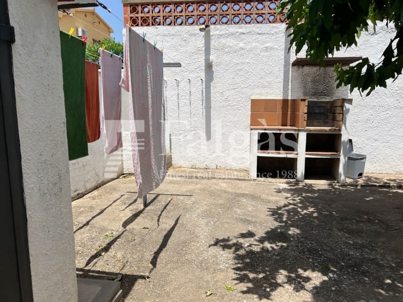 7 sovrum Villa till salu i Empuriabrava med garage - 495 000 € (Ref: 9375309)