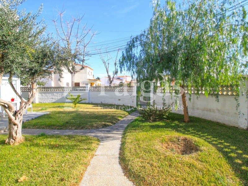 7 sovrum Villa till salu i Empuriabrava med garage - 495 000 € (Ref: 9375309)