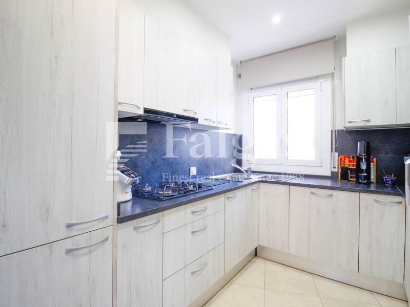 Chalet de 4 habitaciones en Empuriabrava en venta con garaje - 860.000 € (Ref: 9375310)