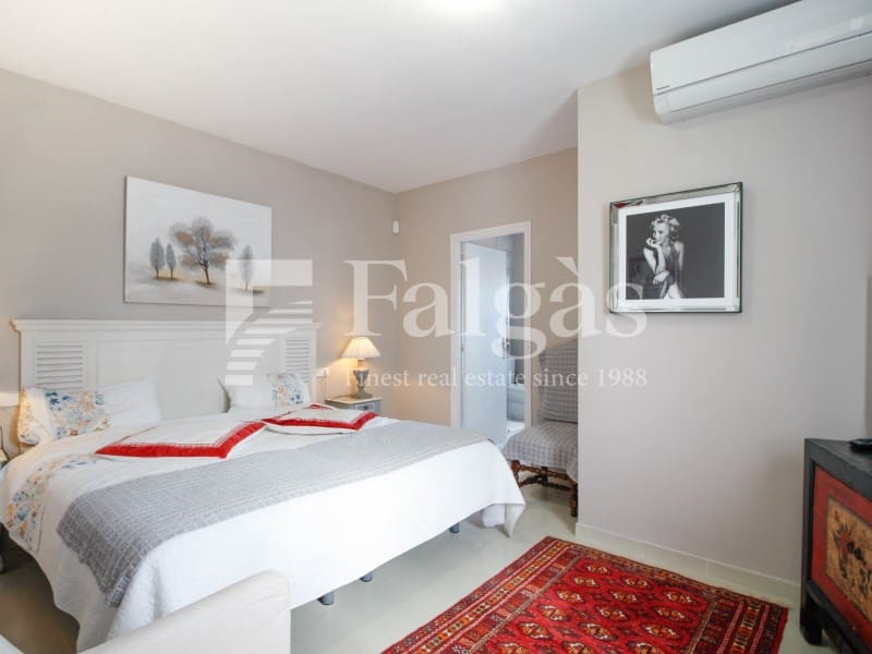 Chalet de 4 habitaciones en Empuriabrava en venta con garaje - 860.000 € (Ref: 9375310)