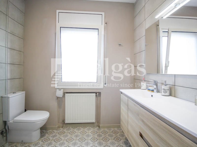 Chalet de 4 habitaciones en Empuriabrava en venta con garaje - 860.000 € (Ref: 9375310)