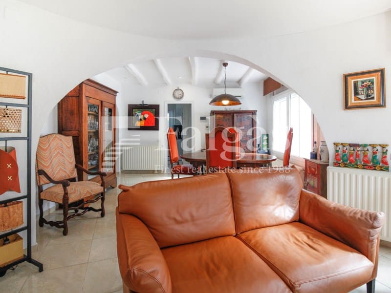 Chalet de 4 habitaciones en Empuriabrava en venta con garaje - 860.000 € (Ref: 9375310)