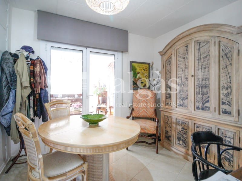 Chalet de 4 habitaciones en Empuriabrava en venta con garaje - 860.000 € (Ref: 9375310)