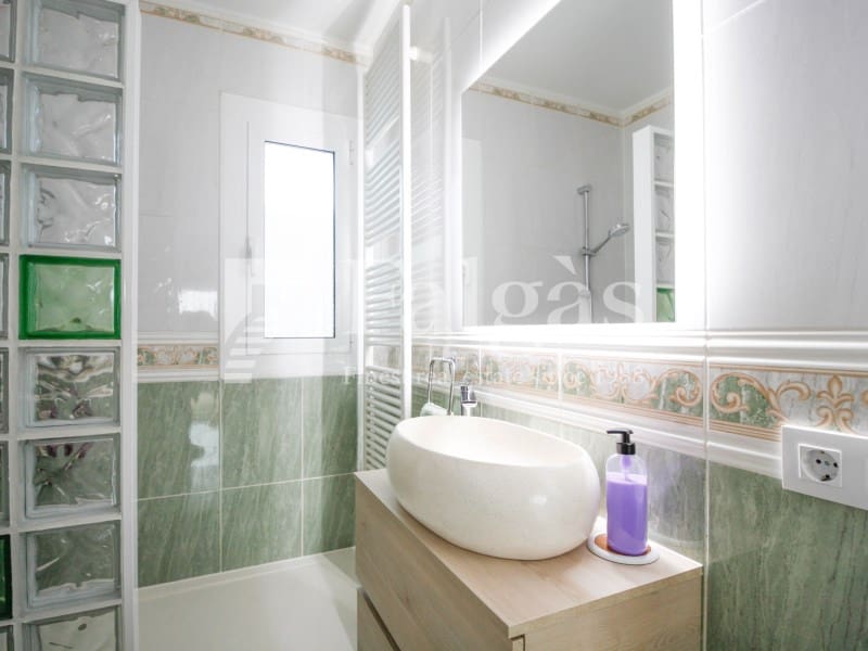 Chalet de 4 habitaciones en Empuriabrava en venta con garaje - 860.000 € (Ref: 9375310)