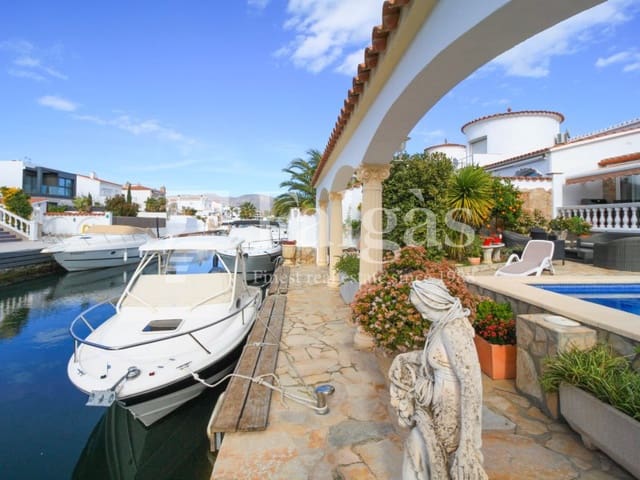 Chalet de 4 habitaciones en Empuriabrava, Castelló d'Empúries en venta con garaje - 860.000 € (Ref: 9375310)
