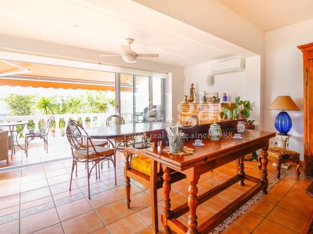 Chalet de 4 habitaciones en Empuriabrava, Castelló d'Empúries en venta con garaje - 860.000 € (Ref: 9375310)