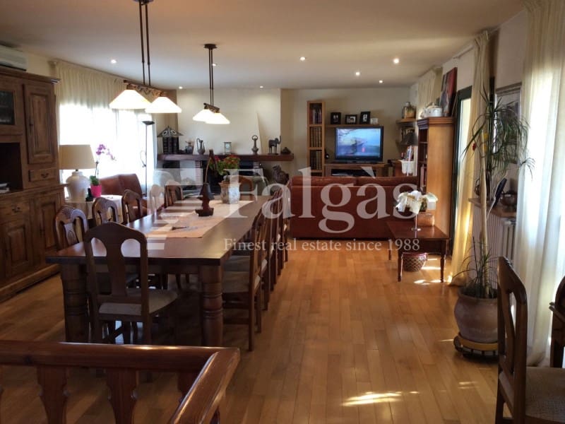 Chalet de 4 habitaciones en Empuriabrava en venta con piscina garaje - 820.000 € (Ref: 9375313)