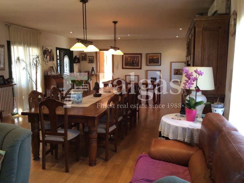 Chalet de 4 habitaciones en Empuriabrava en venta con piscina garaje - 820.000 € (Ref: 9375313)