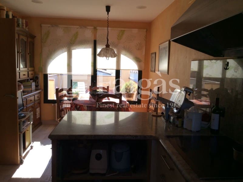 Chalet de 4 habitaciones en Empuriabrava en venta con piscina garaje - 820.000 € (Ref: 9375313)
