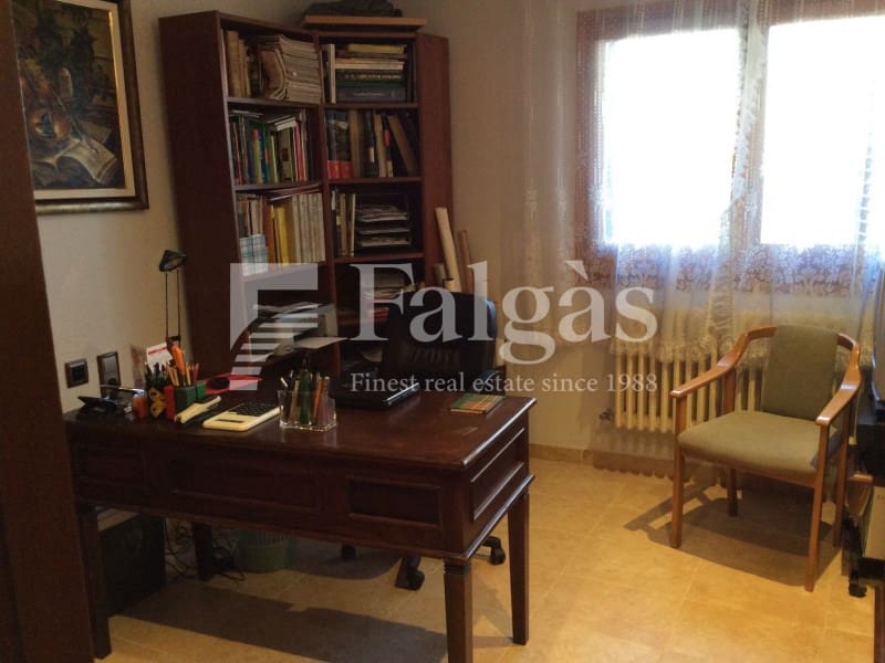 Chalet de 4 habitaciones en Empuriabrava en venta con piscina garaje - 820.000 € (Ref: 9375313)