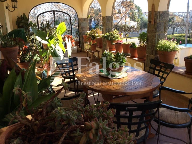 Chalet de 4 habitaciones en Empuriabrava en venta con piscina garaje - 820.000 € (Ref: 9375313)